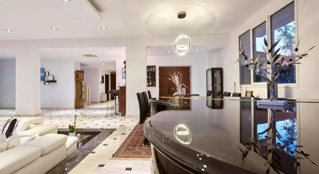 Mont Bleu Luxury Villa