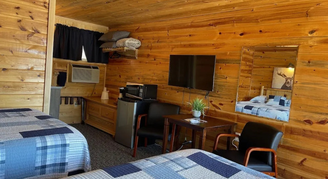 Четырёхместный семейный номер Standard с балконом и с видом на окрестности Mountain View Lodge & Cabins