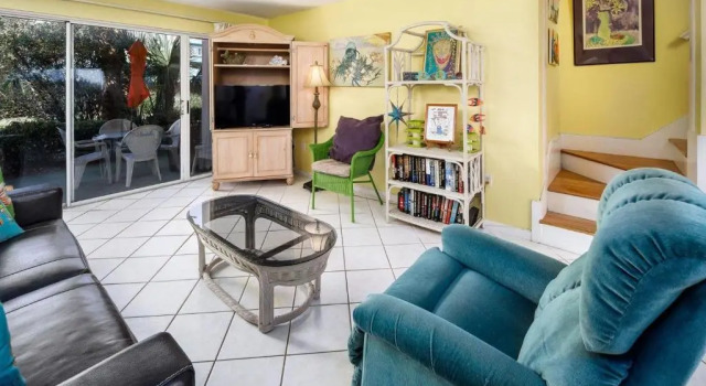 Апартаменты Seaspray Condos 108B