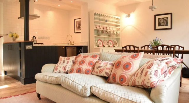 1 Bedroom Chelsea Flat With Communal Garden