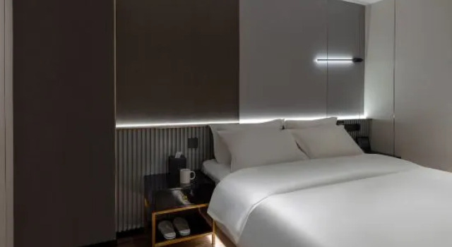 Люкс Deluxe Yibai Light Luxury Hotel