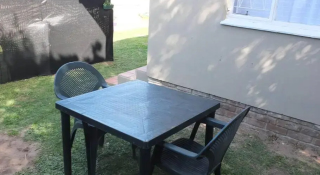 Heron Place sunny self-catering garden flatlet