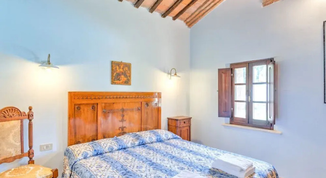 Attractive Farmhouse in Montalcino with Terrace, Забронировать Дом для отпуска Отели Монтальчино с бассейном, Бассейн