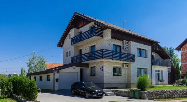 Rooms & apartments Karlo