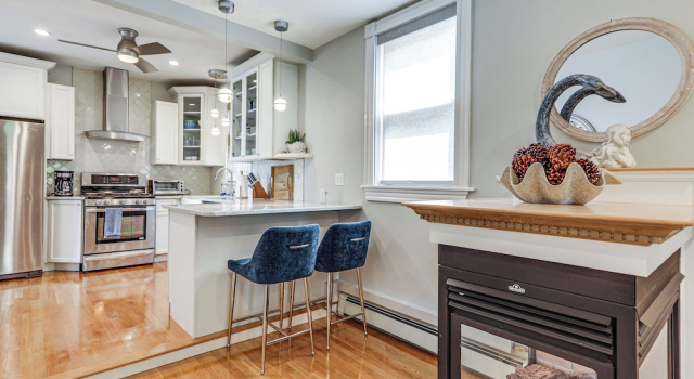 Steps to Short Beach: Ocean-view Apt w/ Deck!, Rezerwuj Apartament  
