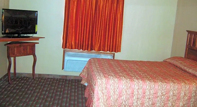 Четырёхместный номер Standard Camino Real Hotel