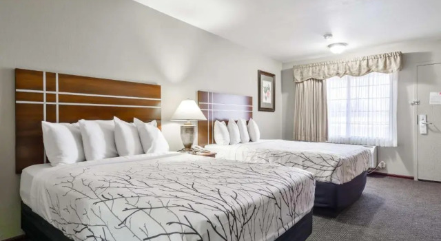 Четырёхместный номер Standard Rancho San Diego Inn & Suites