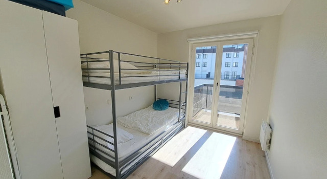Sunny Coastal Apartment for 6