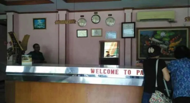 Полулюкс Standard Hotel Parewisata