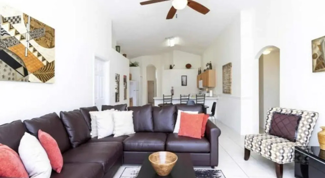 133 Beautiful Home With Lake View, Rezerwuj Hotel Hotele w Kissimmee z parkingiem, Parking
