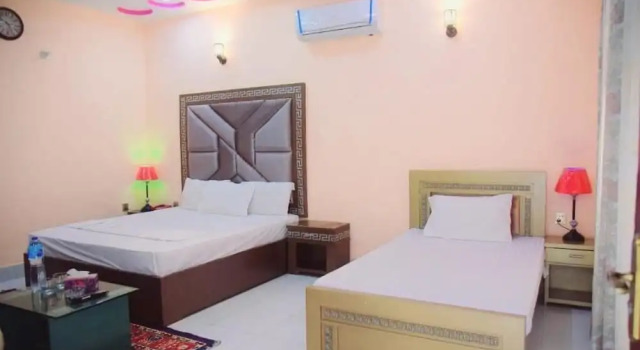 Camera Deluxe Hotel Shaheen Continental Multan