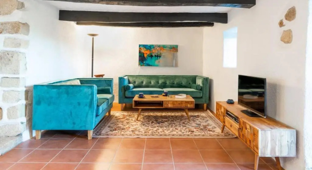 A 3bedroom country house, with pool close to beach