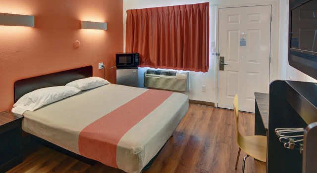 Motel 6 Denton, TX - UNT, Забронировать Мотель Дентон Dallas - Fort Worth Metropolitan Area, рядом с Texas Health Presbyterian Hospital Denton