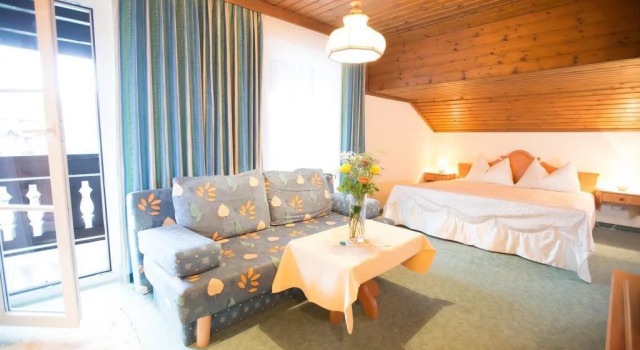 Whats-App Self-Check-IN - Villa Maria Theresia, Book Hotel Bad Goisern 