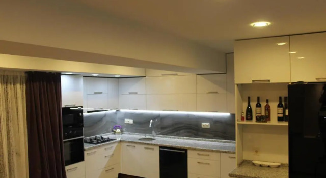 Centre 3 Bedroom Flat, Book Hotel Batumi 