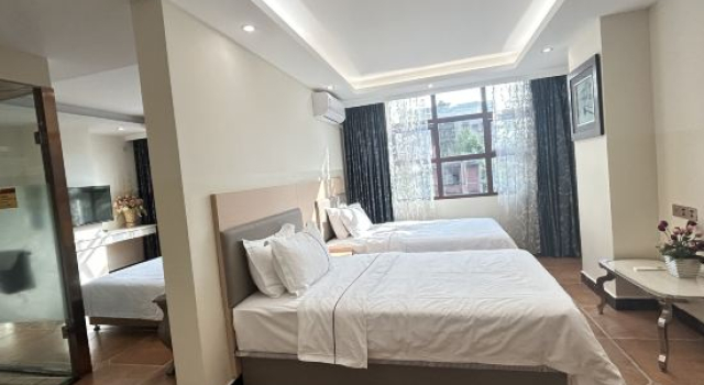 Трёхместный люкс Meilun Hotel
