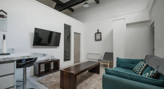 Апартаменты Hullidays-Theatre Hideout Apartment