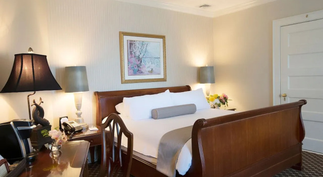 Номер Standard OceanCliff Hotel