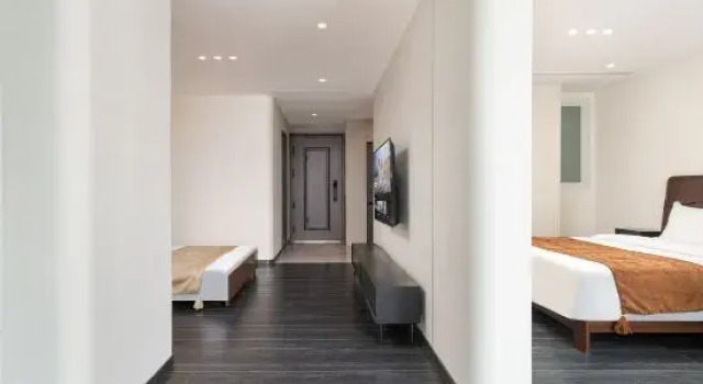 Люкс Sanya Red Orange Blue Dragonfly Homestay Hotel (Sanya Bay Haiyue Square Branch)