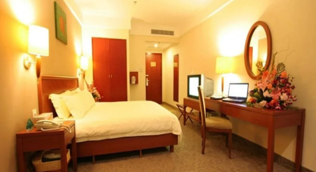 Green Tree Inn Express Qingdao Railway Station Zhanqiao Yacht Wharf