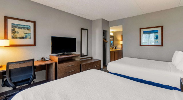 Четырёхместный люкс Best Western Bridgeview Hotel