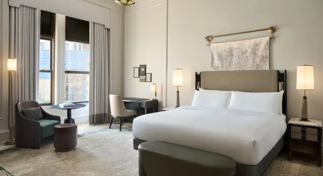 Suite The Pfister Hotel