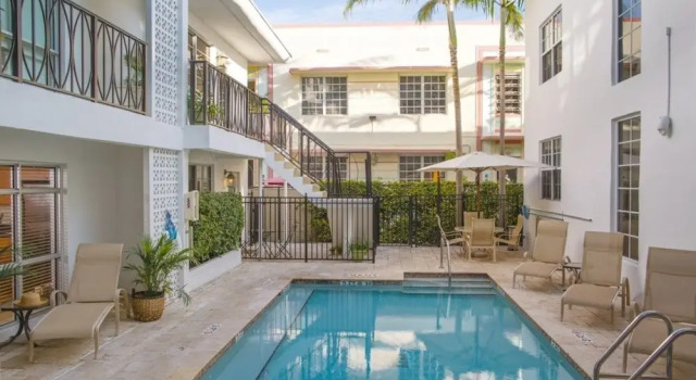 The Fountain 111 - One Bedroom Condo, Varaa Hotelli Hotellit Miami Beach uima-altaalla, Uima-allas