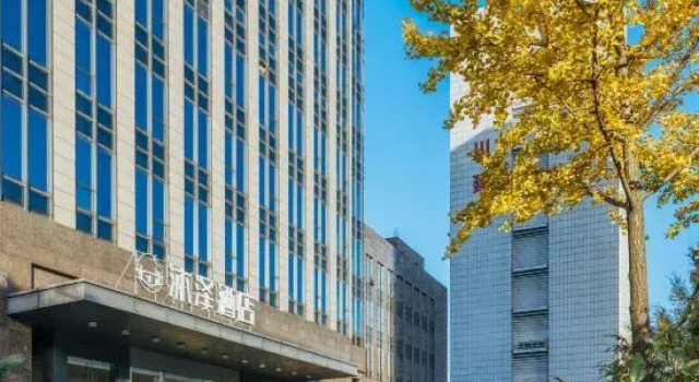 Muze Cinema hotel (Zhuji Baolong square high speed railway station store), Book Hotel Hoteller i Zhuji med parkering, Parkering