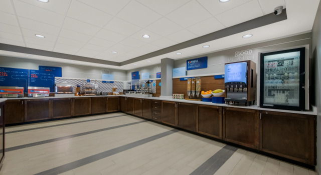 Holiday Inn Express Hotels- Hampton, Book Hotel Hoteller i Hampton med pool, Swimmingpool