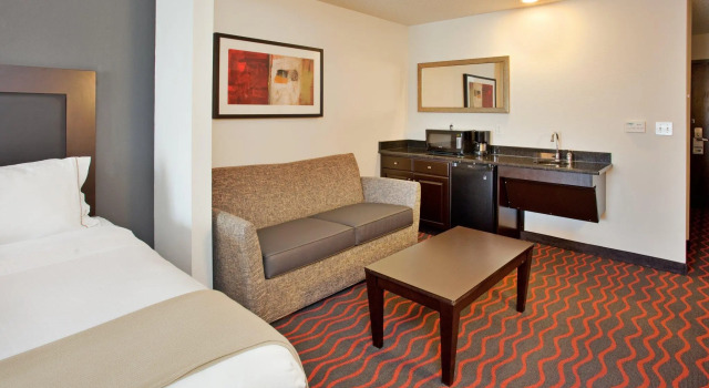 Четырёхместный люкс Holiday Inn Express Hotel & Suites Festus-South St. Louis by IHG