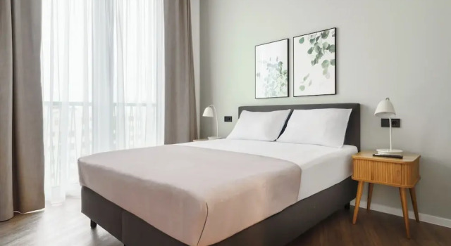 Люкс с балконом Limehome Berlin Sybelstr