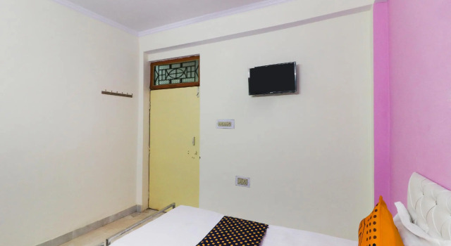 SPOT ON 68564 Vrindavan Lodge, Забронировать Отель Отели Джуси с парковкой, Парковка