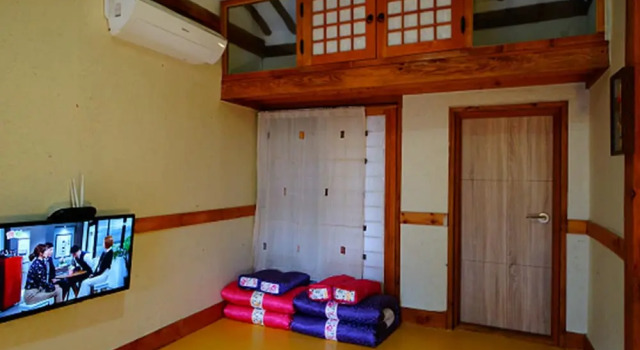 Jeonju Hanok Village Beautiful Garden House, Забронировать Отель Чонджу Чолла-Пукто, рядом с Конфуцианская школа хянгё в Чонджу