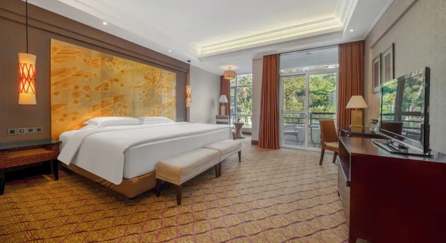 Двухместный номер Superior с балконом и с видом на бассейн Goodview Hot Spring Hotel Tangxia