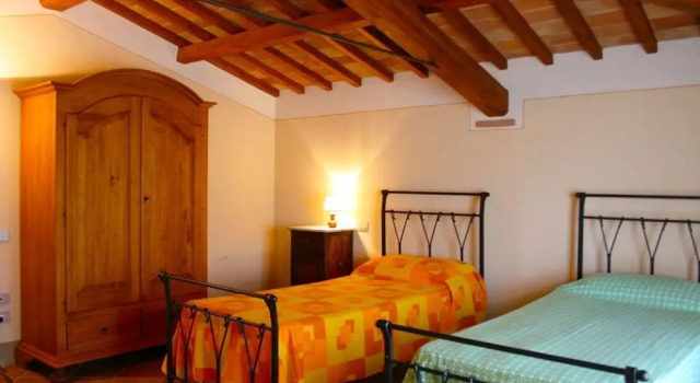 Stunning private villa for 8 guests with private pool, WIFI, TV, terrace, pets allowed and parking
