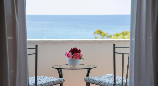 Семейный номер Standard с видом на море Hotel La Mandorla