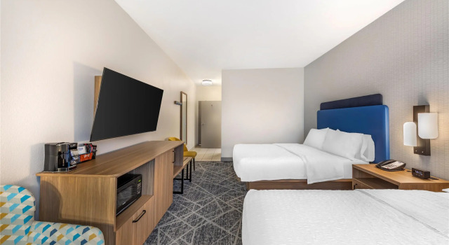 Четырёхместный номер Standard Hampton Inn & Suites Riverside/Corona East