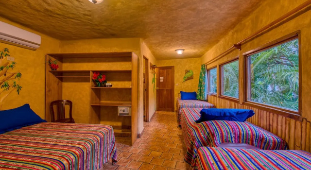 Пятиместный номер Standard El Sano Banano Beachside Hotel
