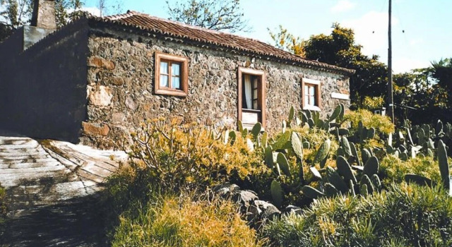 House With 2 Bedrooms in El Paso, With Wonderful sea View, Furnished Terrace and Wifi, Забронировать Отель Отели Эль-Пасо с парковкой, Парковка