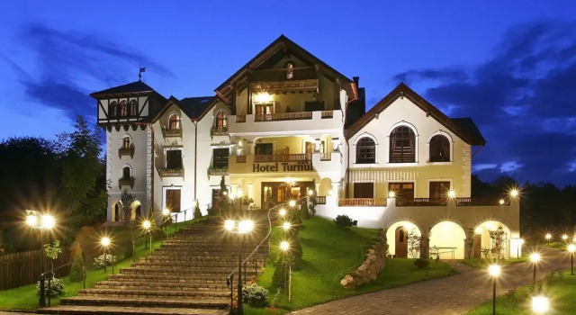 Hotel Turnul, Забронировать Отель Моечу-де-Жос Бран