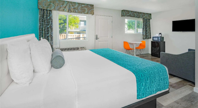 Двухместный люкс Howard Johnson Suites by Wyndham San Diego Chula Vista BayFront