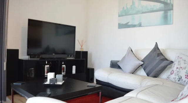 2 Bedroom Apartment With Balcony Overlooking River, Забронировать Апартаменты/квартира Апартаменты Большого Манчестера, Апартаменты/квартира