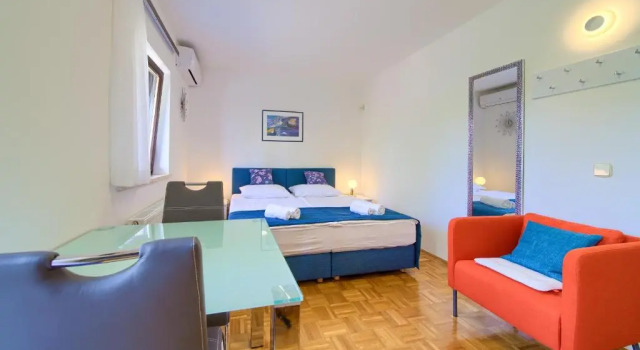 Villa Punta 1st Floor, Prenota Villa Hotel a Isole Quarnerine con parcheggio, Parcheggio