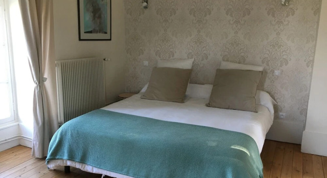 Levidence, Prenota Hotel Chaussin 
