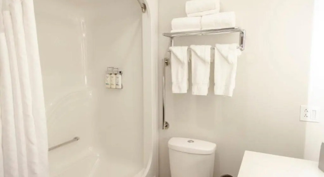Четырёхместный номер Standard Holiday Inn Express Marshfield - Springfield Area by IHG