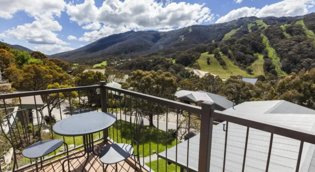 Двухместный номер Standard с балконом и с видом на горы The Denman Hotel in Thredbo