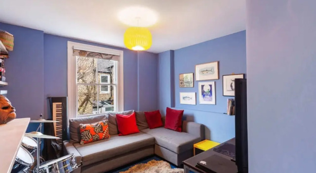 Коттедж с 4 комнатами с балконом Lovely 4 Bedroom House near Portobello
