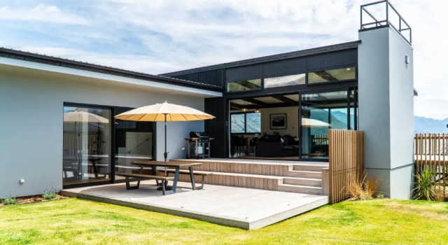 Коттедж Farrant Drive - Sleeps 8 - Lake & mountain views - Modern & Stylish