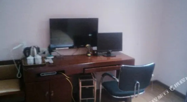 Yuening Hostel, Rezerwuj Hostel Hotele w Jiangmen z parkingiem, Parking