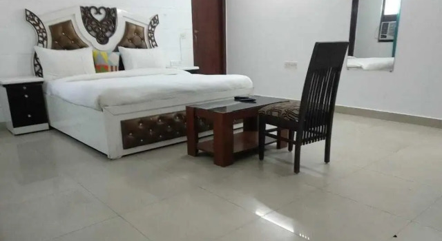 Hotel Red Stone, Забронировать Отель Отели Нью-Дели с завтраком, Завтраки